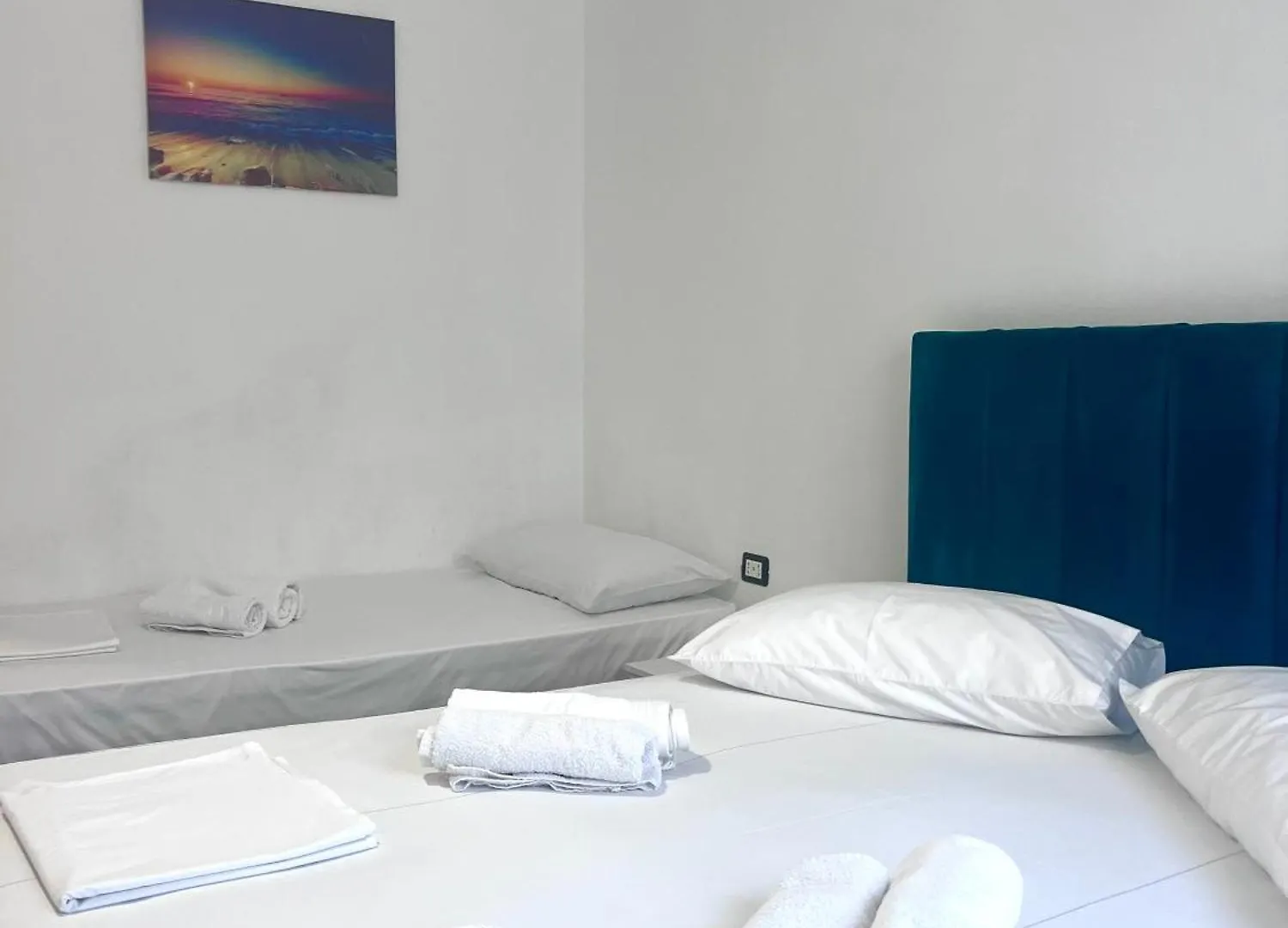 Mabel Rooms Durres 0*,  Albania